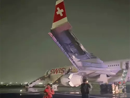 Delhi plane engine failure,