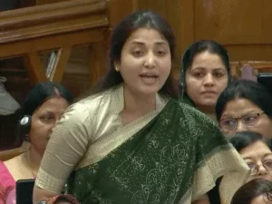 Ragini Sonkar statement Yogi Adityanath SP chameleon remark Rajbhar clash UP politics,
