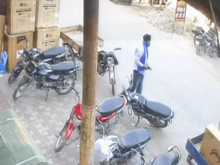 Gurdaspur showroom firing attempt extortion