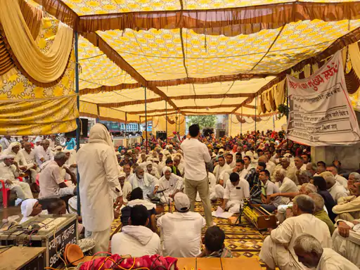 हांसी में पानी को लेकर ग्रामीणों का धरना तेज: सांसद जयप्रकाश का समर्थन, विधायक बोले- अलग से बिछेगी पाइपलाइन