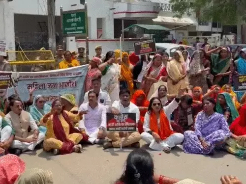 Rajeshwar Singh supporters protest