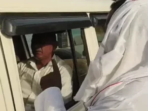 हिसार में अतिक्रमण हटाने पहुंची टीम का विरोध:SDO से व्यक्ति बोला- तेरी नौकरी खा जाऊंगा; कांग्रेस जिलाध्यक्ष के घर से अवैध कब्जा हटाया