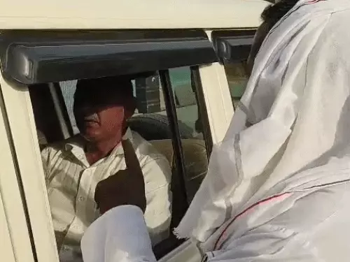 हिसार में अतिक्रमण हटाने पहुंची टीम का विरोध:SDO से व्यक्ति बोला- तेरी नौकरी खा जाऊंगा; कांग्रेस जिलाध्यक्ष के घर से अवैध कब्जा हटाया