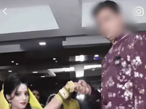 ‘बेटा नहीं हुआ तो घर से निकाला, पति ने पीटा’:गुरुग्राम में दो बेटियों संग थाने पहुंची महिला, बोली- इंसाफ नहीं मिला तो पहले बच्चियां मरेंगी