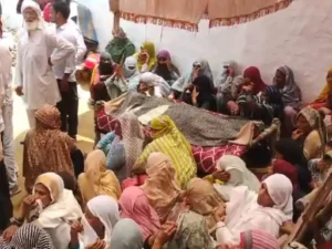 नूंह में महिला ने फांसी लगाकर सुसाइड किया:खेल कर लौटे बच्चों ने मां को फंदे पर लटका देखा; प्रेम-प्रसंग की आशंका
