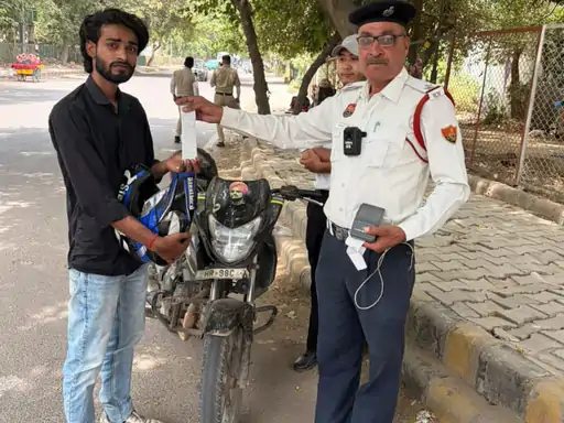 गुरुग्राम में 93 चालानों वाली बाइक इंपाउंड, 2.29 लाख रुपये जुर्माना बकाया; न हेलमेट पहना, न ट्रैफिक नियम माने