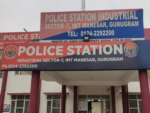 गुरुग्राम में पत्नी को चुन्नी से गला घोंट कर मारा:पति चरित्र पर करता था शक; फोन पर बात करते देखा