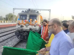 अंब-अंदौरा से गुरुमुखी सुपरफास्ट एक्सप्रेस ट्रेन शुरू, अनुराग ठाकुर ने दिखाई हरी झंडी