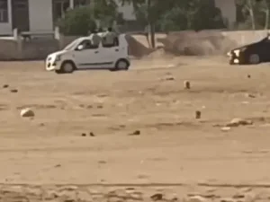 फरीदाबाद में कारों से खतरनाक स्टंटबाजी, VIDEO:दशहरा मैदान में खिड़कियों से बाहर निकले युवक, पहचान करने में जुटी पुलिस