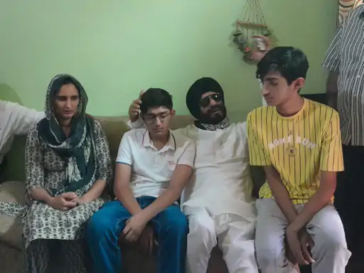 समालखा पहुंचे मनिंदरजीत सिंह बिट्टा, मृतक नरेंद्र डिकाड़ला के परिवार से मिले; हरसंभव सहयोग का दिया भरोसा