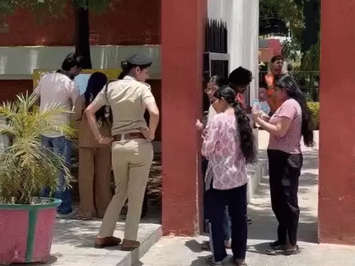 हरियाणा में NEET री-एग्जाम के दौरान अभ्यर्थियों को परेशानी, युवती को नहीं मिला सेंटर; कहीं बाल खुलवाए गए तो कहीं नोज पिन उतरवाई गई
