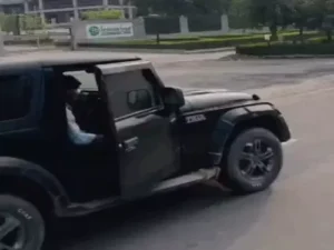गुरुग्राम में ब्लैक थार ड्राइवर के खतरनाक स्टंट, VIDEO वायरल; ₹26 हजार का चालान