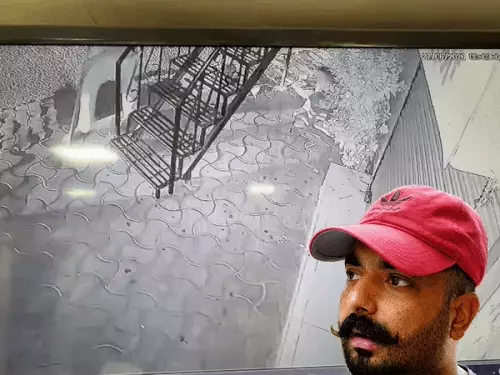 चंडीगढ़ में प्रॉपर्टी डीलर के घर पर हमला, डंडे-तलवार लेकर पहुंचे बदमाश; दरवाजा तोड़ने की कोशिश