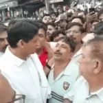 रोहतक में भीषण आग से 10 दुकानें खाक, 4 लोग फंसे: दुकानदार दीपेंद्र हुड्डा से लिपटकर रोया, बोला- मेरा बेटा गायब है