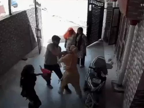 गुरुग्राम में विवाहिता ने दहेज उत्पीड़न के गंभीर आरोप लगाए, गर्भपात कराने और मारपीट का आरोप