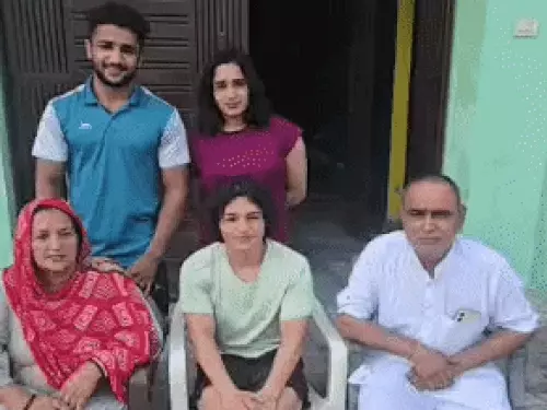 ‘विनेश फोगाट से मुकाबले का पता चलते ही बढ़ाई प्रैक्टिस’, रेसलर मीनाक्षी का बड़ा बयान