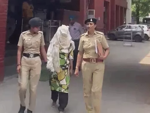 चंडीगढ़ में 15 दिन में 2 महिला तस्कर गिरफ्तार:हेरोइन के साथ पकड़ी, उम्र का फायदा उठाकर बेच रही नशा; एक पर पहले भी केस