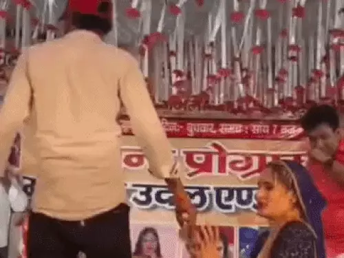 हरियाणवी डांसर डिंपल चौधरी से बदसलूकी का दूसरा VIDEO सामने आया, बोलीं- समाज सवाल खड़े कर रहा है