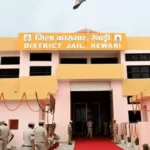 रेवाड़ी हाईटेक जेल के सुपरिंटेंडेंट सस्पेंड, 25 फीट ऊंची दीवार फांदकर फरार हुए थे दो कैदी