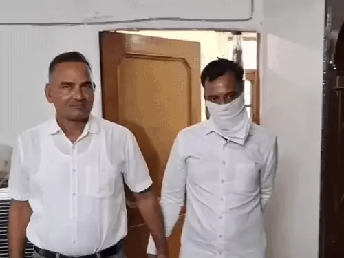 करनाल में DC कार्यालय का क्लर्क रिश्वत लेते रंगे हाथ गिरफ्तार, आर्म्स लाइसेंस के नाम पर मांगे थे ₹20 हजार