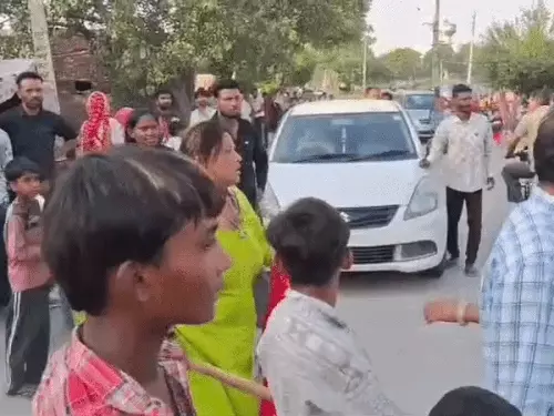 CIA टीम पर महिलाओं का हमला, VIDEO वायरल: पुलिस वाहन घेरकर आरोपी को छुड़ाया, ईंट-पत्थर बरसाए