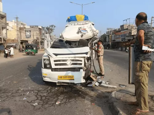 अंबाला में सड़क हादसा, कश्मीर जा रहे परिवार के 10 लोग घायल; हाइड्रा से टकराई टेम्पो ट्रैवलर
