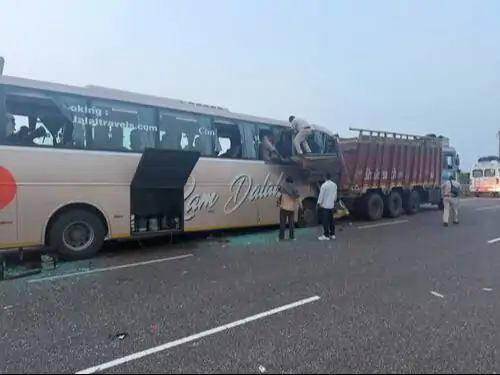 हरियाणा में टूरिस्टों से भरी वॉल्वो बस ट्रक में घुसी, 2 की मौत; 16 घायल, ड्राइवर को झपकी आने की आशंका