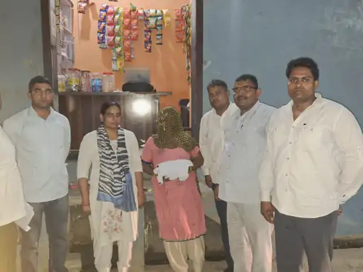 पलवल में महिला नशा तस्कर गिरफ्तार, दुकान के सामने खड़े होकर बेच रही थी गांजा