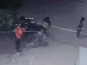 कैथल में युवक पर जानलेवा हमला, ईंटों से सिर फोड़ा; बेहोश होने पर ऊपर गिराई बाइक, VIDEO वायरल