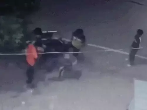 कैथल में युवक पर जानलेवा हमला, ईंटों से सिर फोड़ा; बेहोश होने पर ऊपर गिराई बाइक, VIDEO वायरल