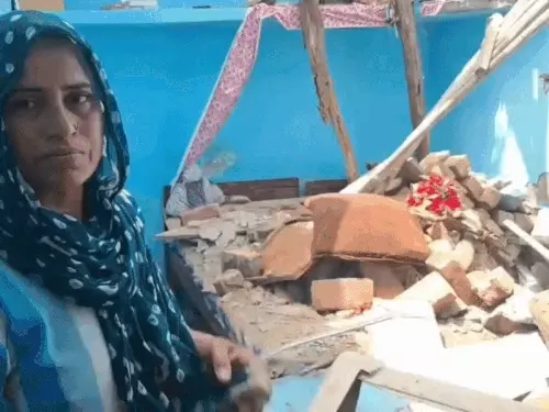 भिवानी में आंधी-बारिश से मकान की छत गिरी, तीन लोग बाल-बाल बचे; BPL परिवार ने मांगी मदद