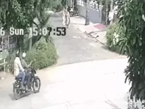 पानीपत की अंसल कॉलोनी में संदिग्ध बाइक सवारों की दस्तक, बुजुर्ग महिला से ठगी की कोशिश CCTV में कैद