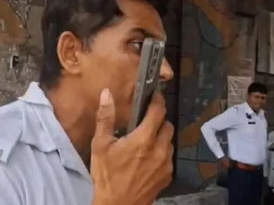 पानीपत में वकील और पुलिसकर्मी के बीच नोकझोंक, VIDEO वायरल; नाके पर स्कूटी रोकने को लेकर हुआ विवाद