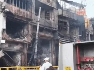 रोहतक में 10 दिन बाद फिर दुकान में सुलगी चिंगारी, क्लीनिक-शोरूम और फ्लैट तक पहुंची आग; व्यापारियों ने उठाए सवाल