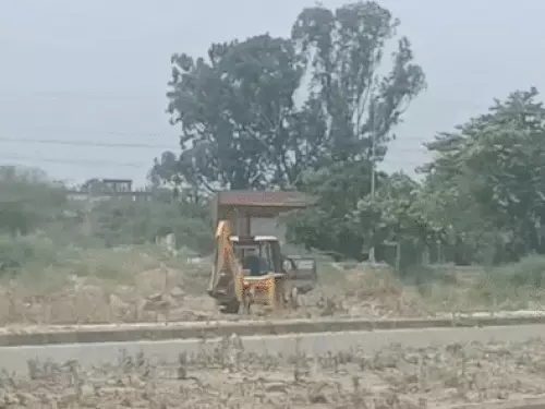 रोहतक HSIIDC से मिट्टी चोरी का VIDEO वायरल, सीनियर मैनेजर पर मिलीभगत के आरोप