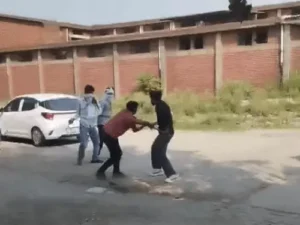 पानीपत में युवक की सरेआम पिटाई, घटना का VIDEO वायरल; पुलिस जांच में जुटी