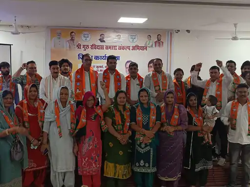 रोहतक में भाजपा का बढ़ा कुनबा, युवाओं और महिलाओं ने थामा पार्टी का दामन; नए कार्यकर्ताओं का स्वागत