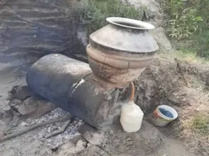 करनाल में खेत के कोठे से 1000 लीटर लाहन बरामद: गुप्त सूचना पर पुलिस की रेड, तस्कर फरार; अवैध शराब बनाने की सामग्री नष्ट