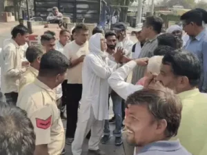जीरो किलोमीटर गाड़ियों से धान उठान पर सवाल, ₹20 करोड़ का भुगतान रुका; ट्रांसपोर्टर्स ने बताई तकनीकी खामी