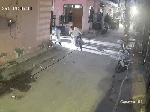 गुरुग्राम की गलियों में बाइक सवार युवकों का स्टंट और हुड़दंग CCTV में कैद, पीछा करती रही पुलिस