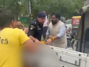 पंचकूला में सांसद ने दिखाई इंसानियत: सड़क पर घायल युवती को पहुंचाया अस्पताल, डॉक्टरों को दिए जरूरी निर्देश