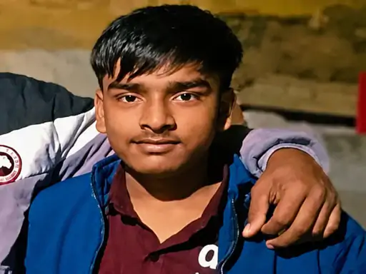 भिवानी के नवोदय स्कूल हॉस्टल में 10वीं के छात्र की मौत: स्टाफ बोला- फंदे से लटका मिला, मां ने जताई हत्या की आशंका