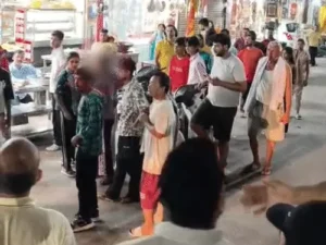 हरिद्वार में हरियाणा के दो पर्यटकों से मारपीट: VIDEO वायरल, युवती समेत कुछ लोगों पर गाली-गलौज और हमला करने का आरोप