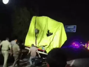 KMP एक्सप्रेसवे पर चेकिंग टीम को ट्रक ने कुचला, ड्यूटी पर तैनात पुलिस जवान की मौत; ASI गंभीर घायल