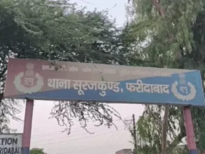 फरीदाबाद में वन अधिकारियों से मारपीट, वर्दी फाड़ी: अरावली में अवैध निर्माण रोकने गई टीम पर हमला, पिता-पुत्र पर केस दर्ज