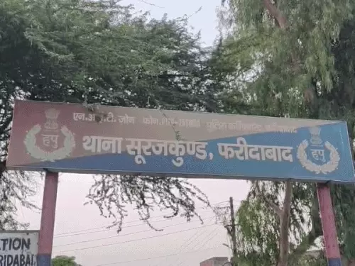 फरीदाबाद में वन अधिकारियों से मारपीट, वर्दी फाड़ी: अरावली में अवैध निर्माण रोकने गई टीम पर हमला, पिता-पुत्र पर केस दर्ज