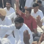 दिल्ली लाठीचार्ज के विरोध में आज हरियाणा में प्रदर्शन: सड़कों पर उतरेंगे युवा संगठन और विपक्षी दल, सिरसा में JJP का धरना शुरू