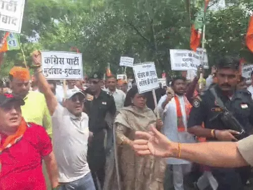 हरियाणा BJP में फिर विवाद: प्रदर्शन के दौरान जिला अध्यक्ष ने पार्षद को साइड किया, नागपाल बोले- प्रधान हटेगा तो लड्डू बांटूंगा