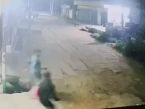 फरीदाबाद में घर से ₹6 लाख के जेवर चोरी: भागते बदमाशों ने युवक पर की फायरिंग, वारदात CCTV में कैद