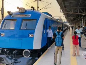 देश की पहली हाइड्रोजन ट्रेन की पहली झलक: लग्जरी सीटें, चार्जिंग सॉकेट और आधुनिक सुविधाएं, 2600 यात्री कर सकेंगे सफर